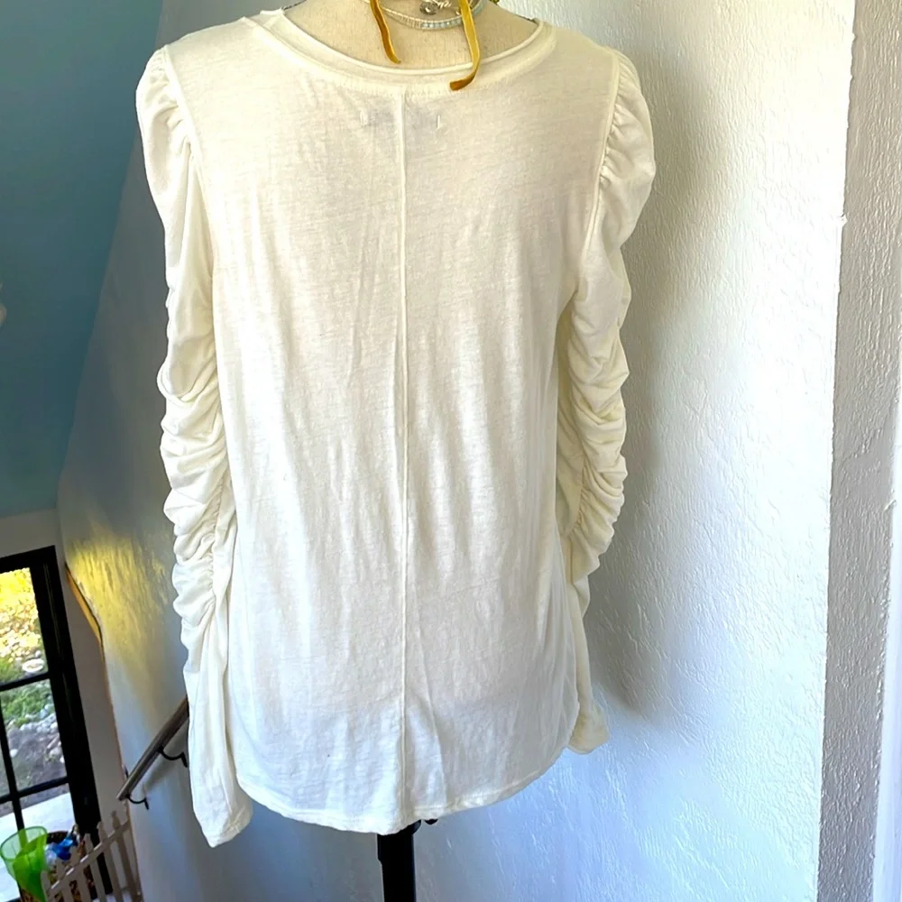 Free People Long‎ Ruched xtra Long Sleeve Cream Colored Tee Shirt Medium